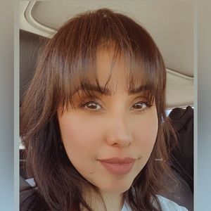 Meet your Posher, Claudia